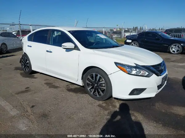 1N4AL3AP2JC182749 2018 NISSAN ALTIMA - Image 1