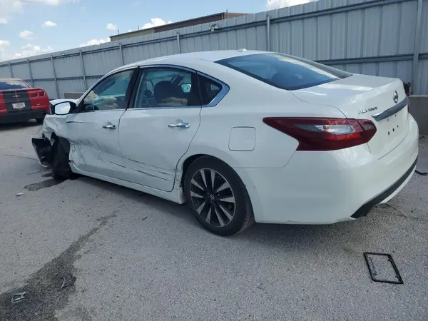 1N4AL3AP2JC205575 2018 NISSAN ALTIMA - Image 2