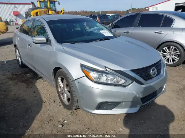 1N4AL3AP2JC213269 2018 NISSAN ALTIMA - Image 1