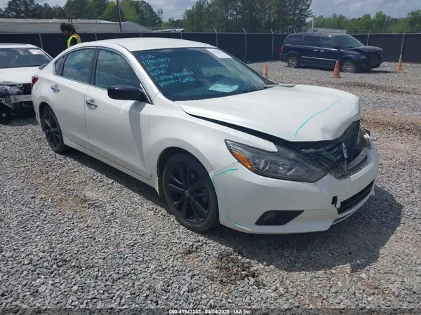 1N4AL3AP2JC228189 2018 NISSAN ALTIMA - Image 1
