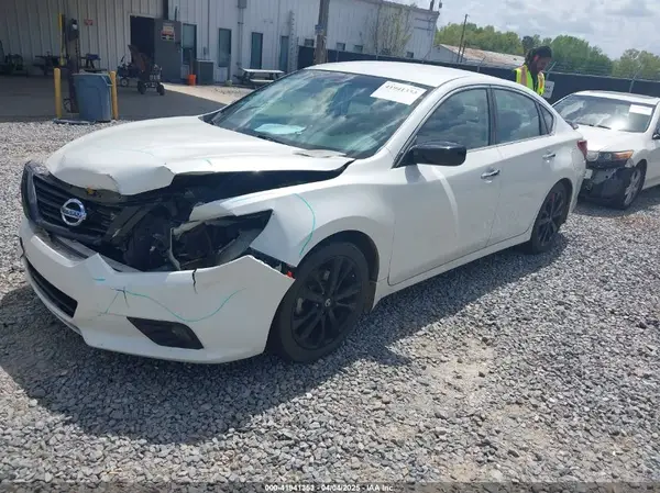 1N4AL3AP2JC228189 2018 NISSAN ALTIMA - Image 2