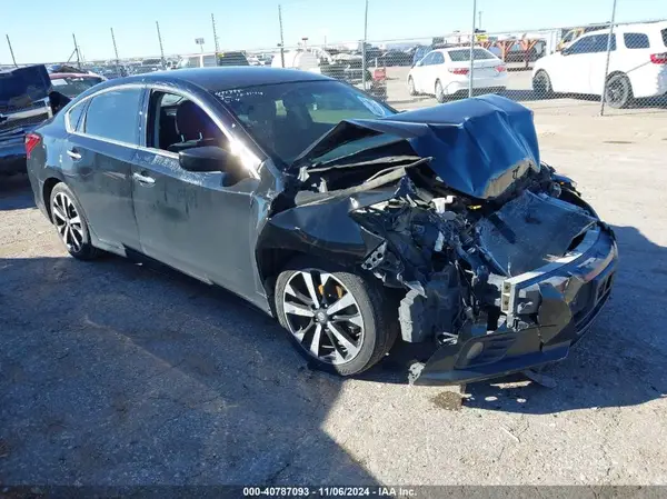 1N4AL3AP2JC228581 2018 NISSAN ALTIMA - Image 1