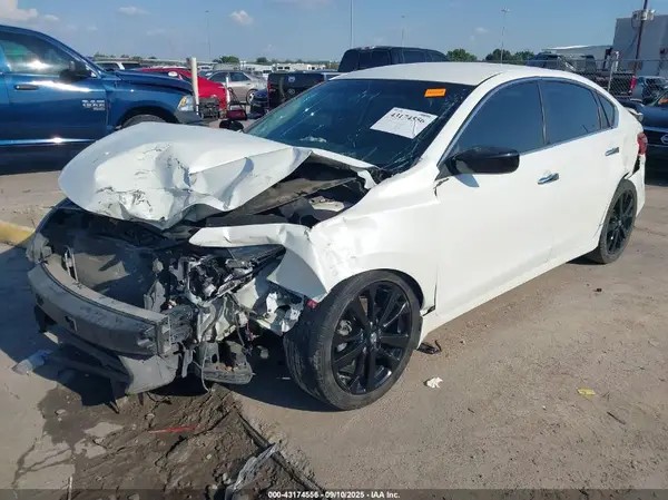 1N4AL3AP2JC233490 2018 NISSAN ALTIMA - Image 2
