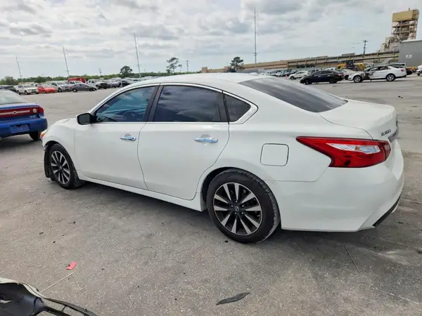 1N4AL3AP2JC237555 2018 NISSAN ALTIMA - Image 2