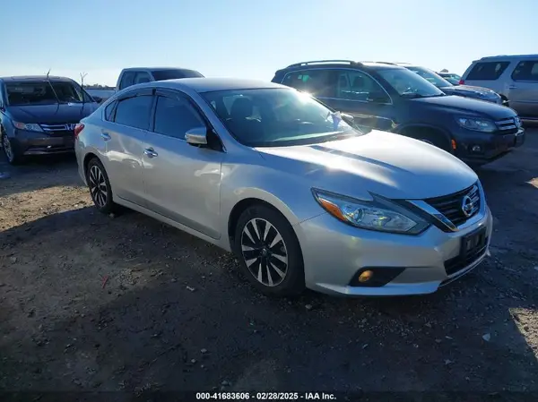 1N4AL3AP2JC239743 2018 NISSAN ALTIMA - Image 1
