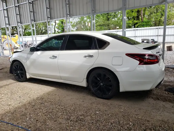 1N4AL3AP2JC245235 2018 NISSAN ALTIMA - Image 2