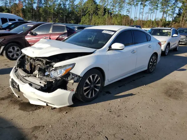 1N4AL3AP2JC250645 2018 NISSAN ALTIMA - Image 1