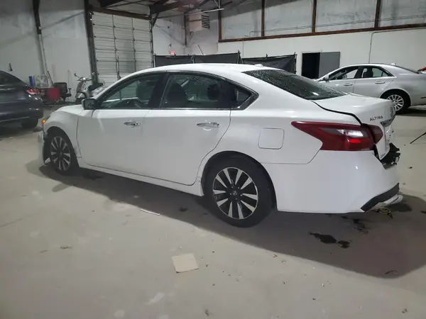 1N4AL3AP2JC256770 2018 NISSAN ALTIMA - Image 2
