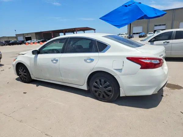 1N4AL3AP2JC262925 2018 NISSAN ALTIMA - Image 2