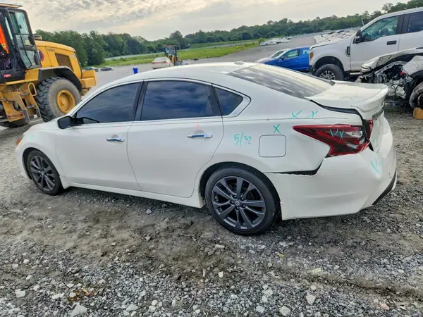 1N4AL3AP2JC264576 2018 NISSAN ALTIMA - Image 2