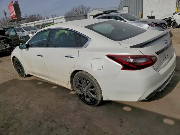 1N4AL3AP2JC266568 2018 NISSAN ALTIMA - Image 2