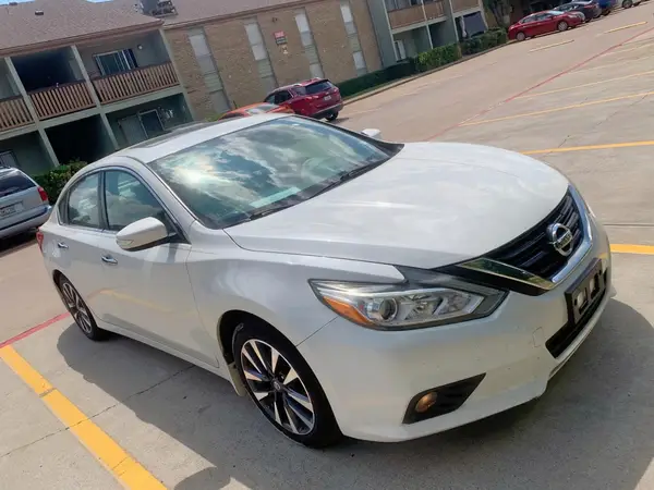 1N4AL3AP3GC242644 2016 NISSAN ALTIMA - Image 1