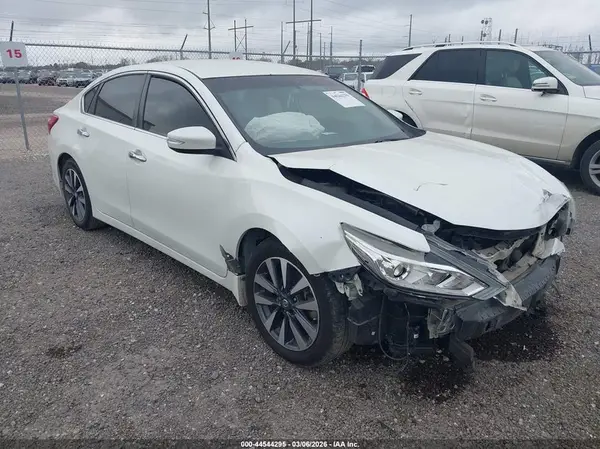1N4AL3AP3HC133568 2017 NISSAN ALTIMA - Image 1