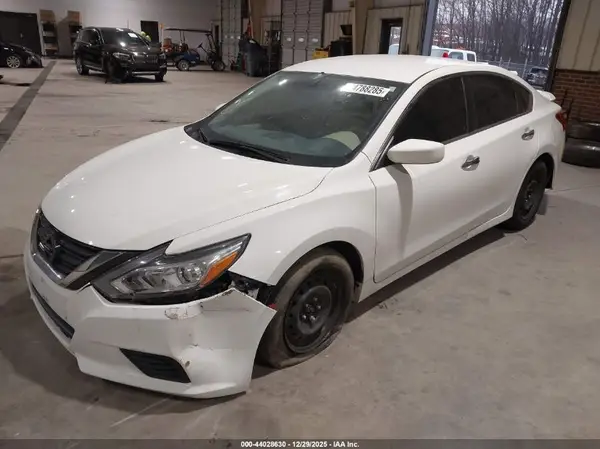1N4AL3AP3HC140410 2017 NISSAN ALTIMA - Image 2