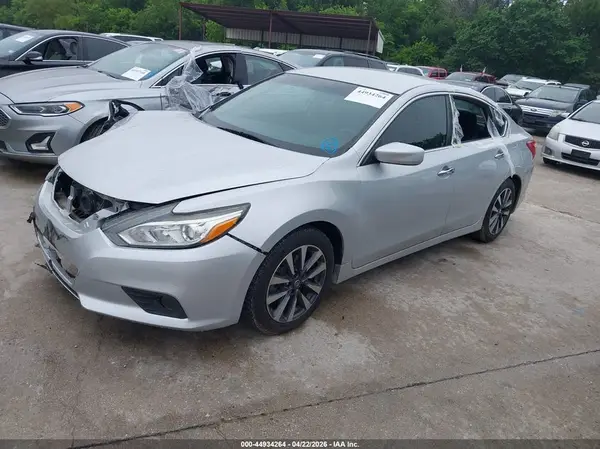 1N4AL3AP3HC188957 2017 NISSAN ALTIMA - Image 2