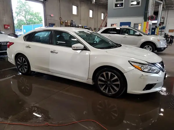 1N4AL3AP3HC195861 2017 NISSAN ALTIMA - Image 2