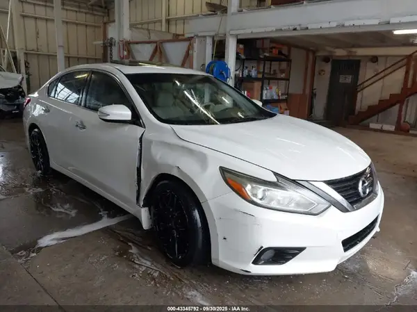 1N4AL3AP3HC214781 2017 NISSAN ALTIMA - Image 1
