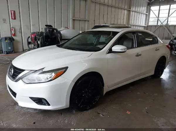1N4AL3AP3HC214781 2017 NISSAN ALTIMA - Image 2