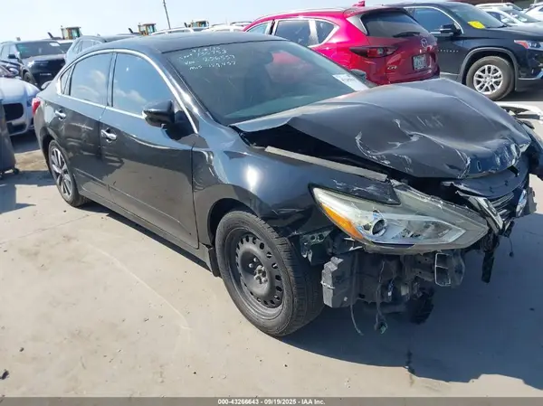 1N4AL3AP3HC256559 2017 NISSAN ALTIMA - Image 1