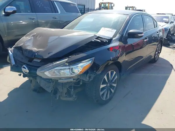 1N4AL3AP3HC256559 2017 NISSAN ALTIMA - Image 2