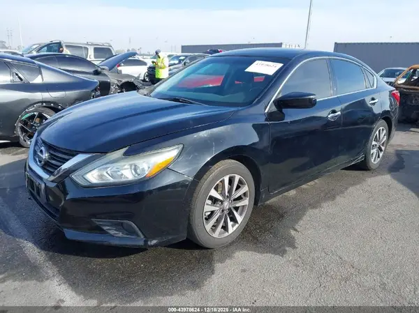 1N4AL3AP3HC290016 2017 NISSAN ALTIMA - Image 2