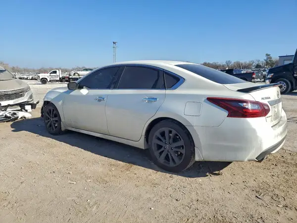 1N4AL3AP3HC472878 2017 NISSAN ALTIMA - Image 2