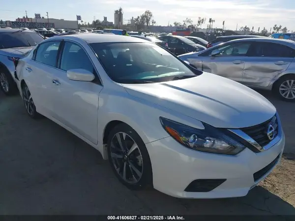 1N4AL3AP3HN323472 2017 NISSAN ALTIMA - Image 1