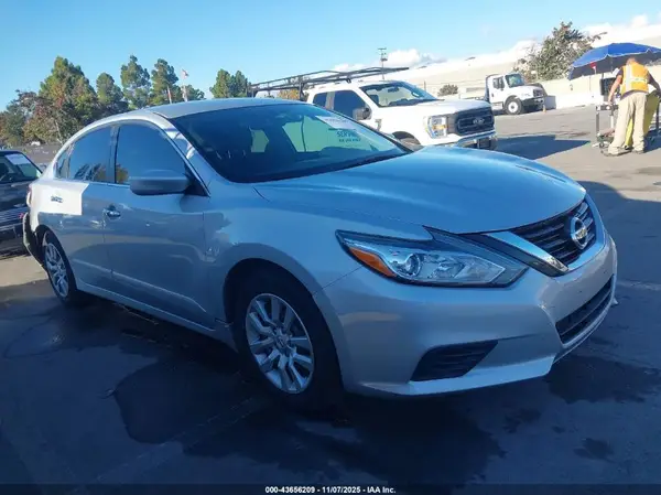 1N4AL3AP3HN333175 2017 NISSAN ALTIMA - Image 1
