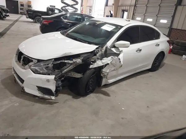 1N4AL3AP3JC106943 2018 NISSAN ALTIMA - Image 2