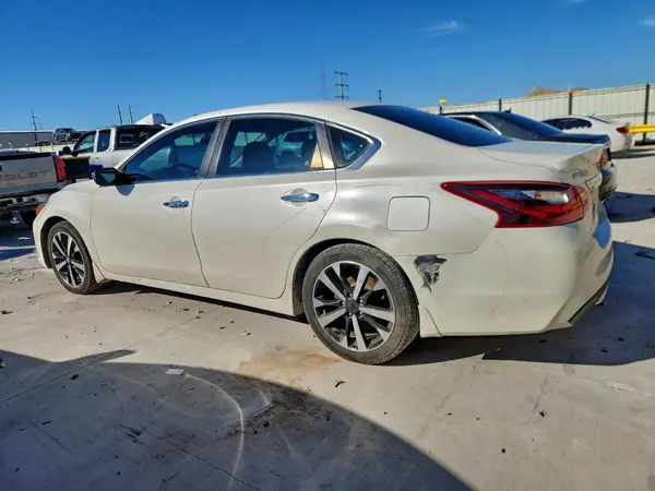 1N4AL3AP3JC118915 2018 NISSAN ALTIMA - Image 2