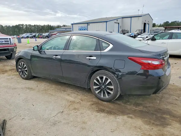 1N4AL3AP3JC121569 2018 NISSAN ALTIMA - Image 2
