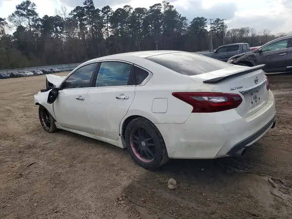 1N4AL3AP3JC134581 2018 NISSAN ALTIMA - Image 2