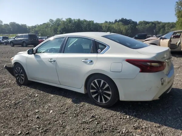 1N4AL3AP3JC143037 2018 NISSAN ALTIMA - Image 2
