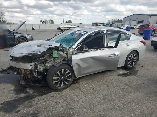1N4AL3AP3JC143149 2018 NISSAN ALTIMA - Image 1