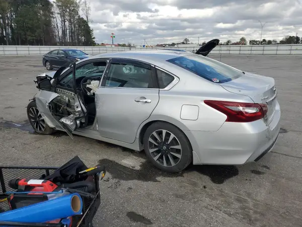 1N4AL3AP3JC143149 2018 NISSAN ALTIMA - Image 2