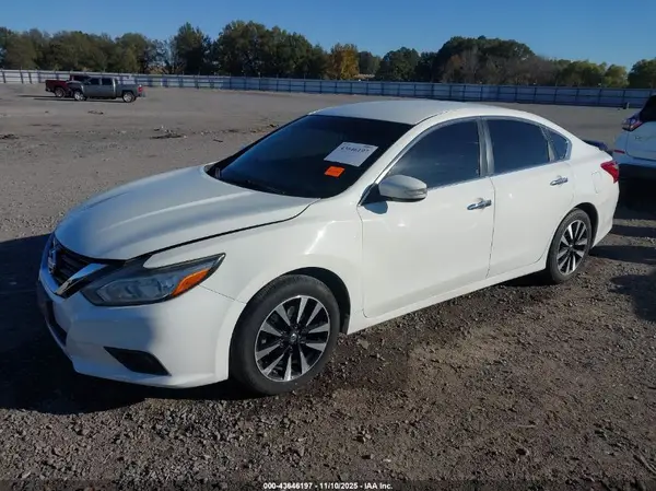1N4AL3AP3JC144785 2018 NISSAN ALTIMA - Image 2