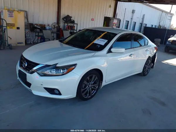 1N4AL3AP3JC156029 2018 NISSAN ALTIMA - Image 2