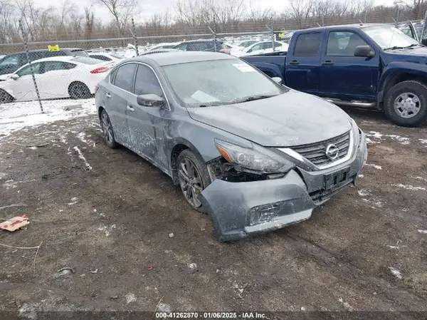 1N4AL3AP3JC159979 2018 NISSAN ALTIMA - Image 1