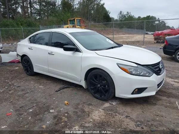 1N4AL3AP3JC163577 2018 NISSAN ALTIMA - Image 1