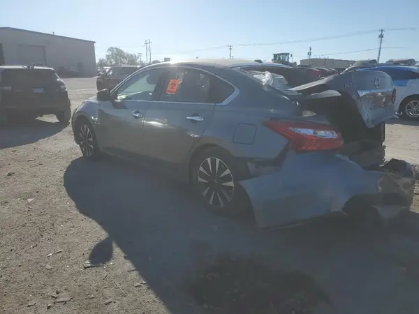 1N4AL3AP3JC165975 2018 NISSAN ALTIMA - Image 2