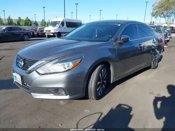 1N4AL3AP3JC166785 2018 NISSAN ALTIMA - Image 2