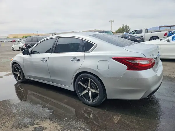 1N4AL3AP3JC173526 2018 NISSAN ALTIMA - Image 2