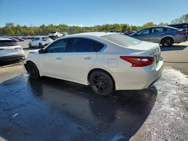 1N4AL3AP3JC215127 2018 NISSAN ALTIMA - Image 2