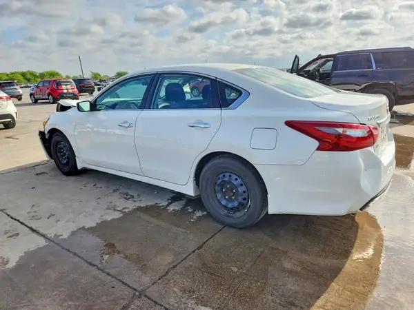 1N4AL3AP3JC216567 2018 NISSAN ALTIMA - Image 2