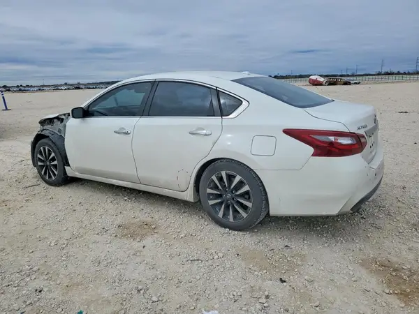 1N4AL3AP3JC216777 2018 NISSAN ALTIMA - Image 2