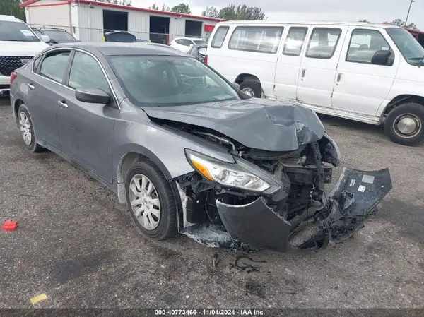 1N4AL3AP3JC220957 2018 NISSAN ALTIMA - Image 1