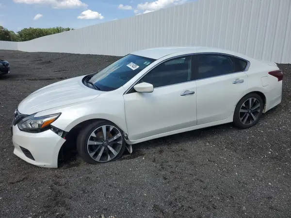 1N4AL3AP3JC223857 2018 NISSAN ALTIMA - Image 1