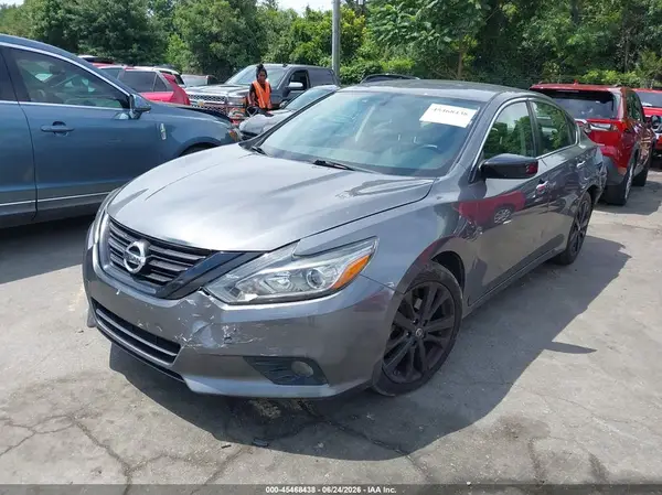 1N4AL3AP3JC240884 2018 NISSAN ALTIMA - Image 2