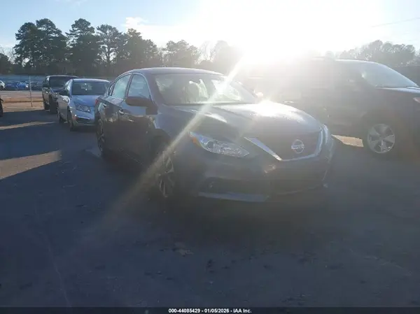 1N4AL3AP3JC257118 2018 NISSAN ALTIMA - Image 1