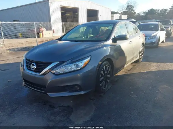 1N4AL3AP3JC257118 2018 NISSAN ALTIMA - Image 2